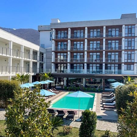 Aquamarine Family Club Hotel Gagra Bagian luar foto