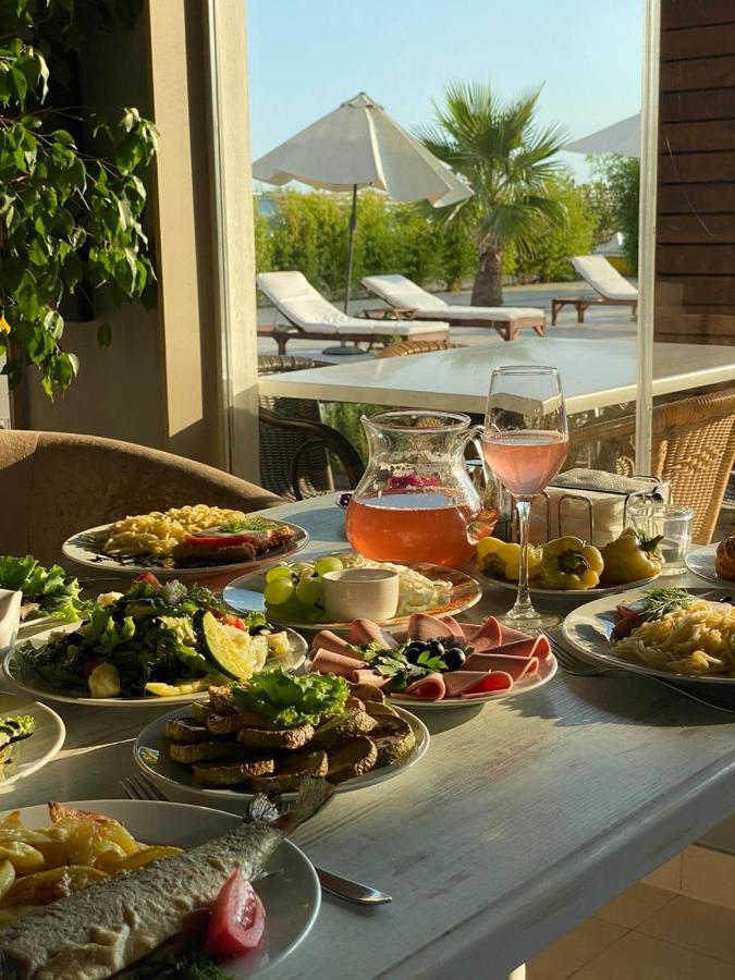 Aquamarine Family Club Hotel Gagra Bagian luar foto