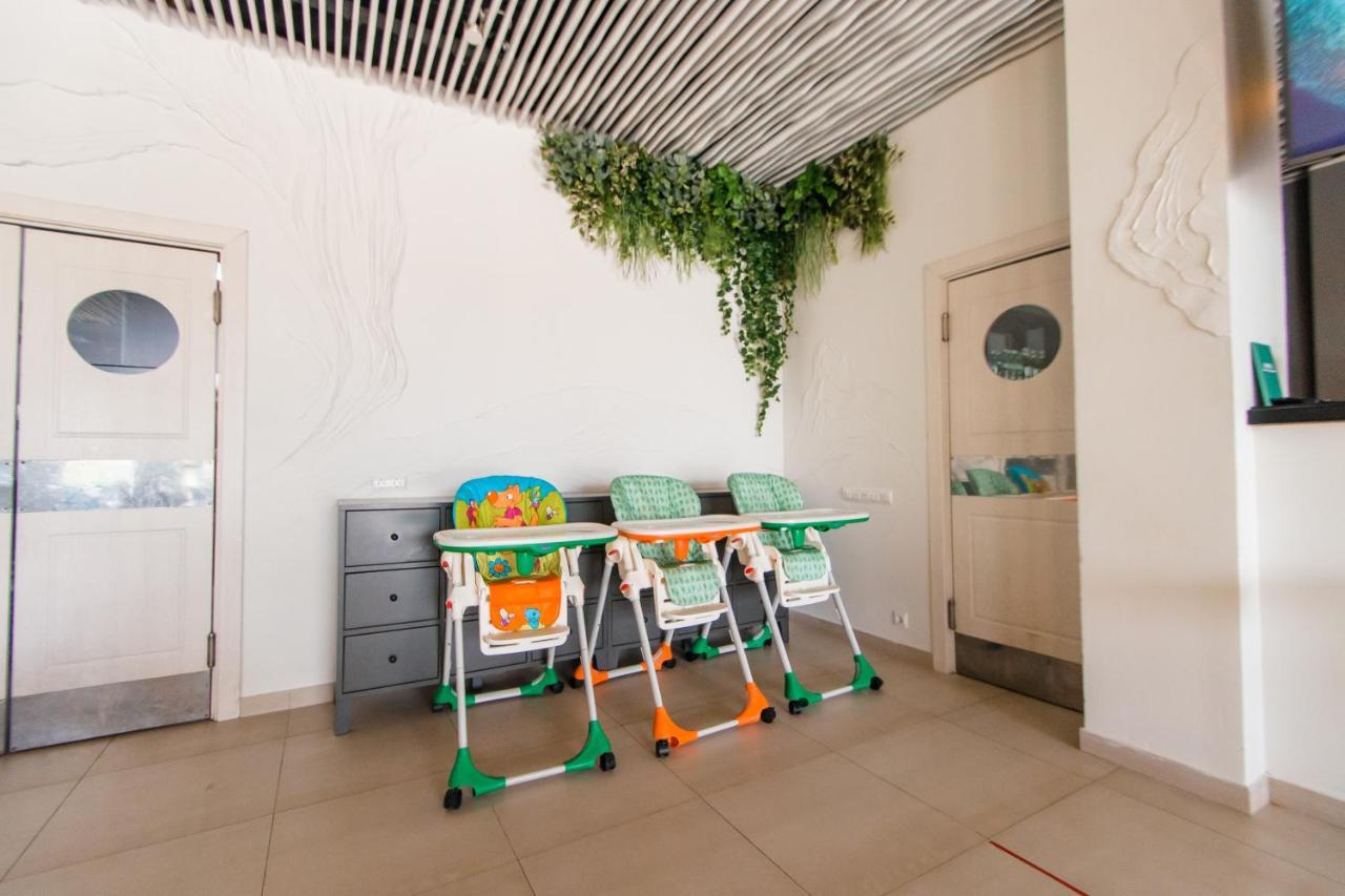 Aquamarine Family Club Hotel Gagra Bagian luar foto
