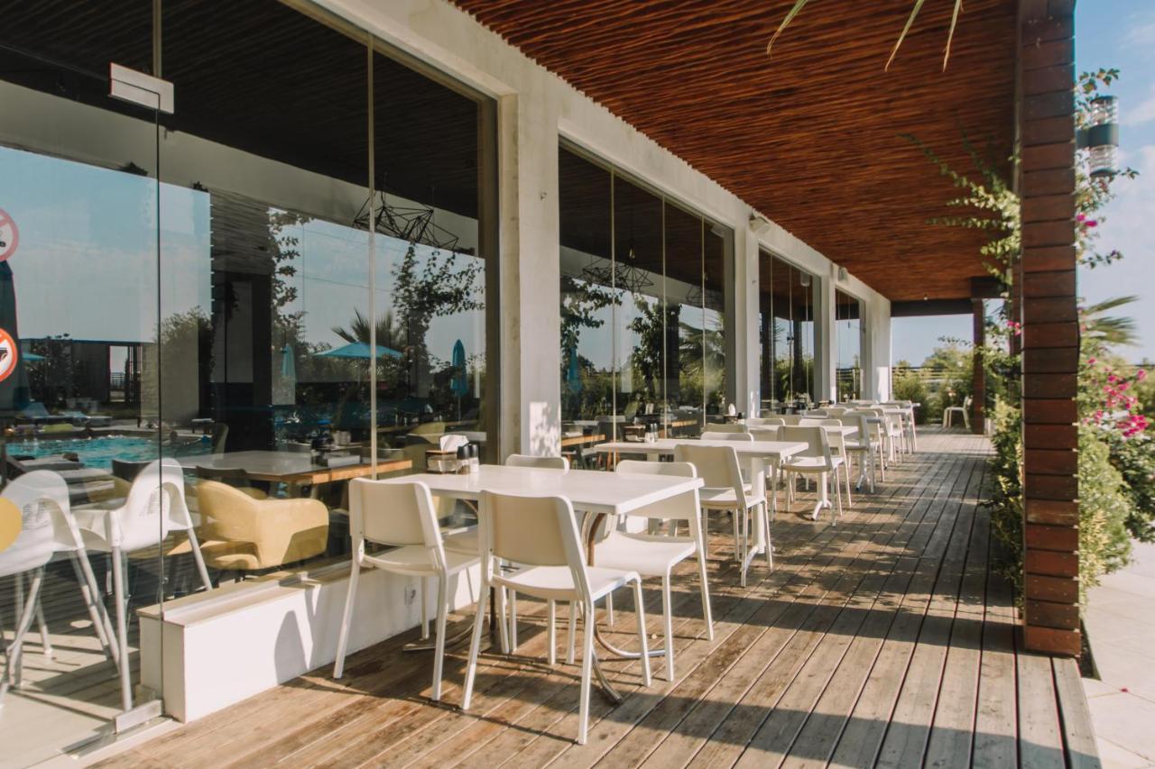 Aquamarine Family Club Hotel Gagra Bagian luar foto