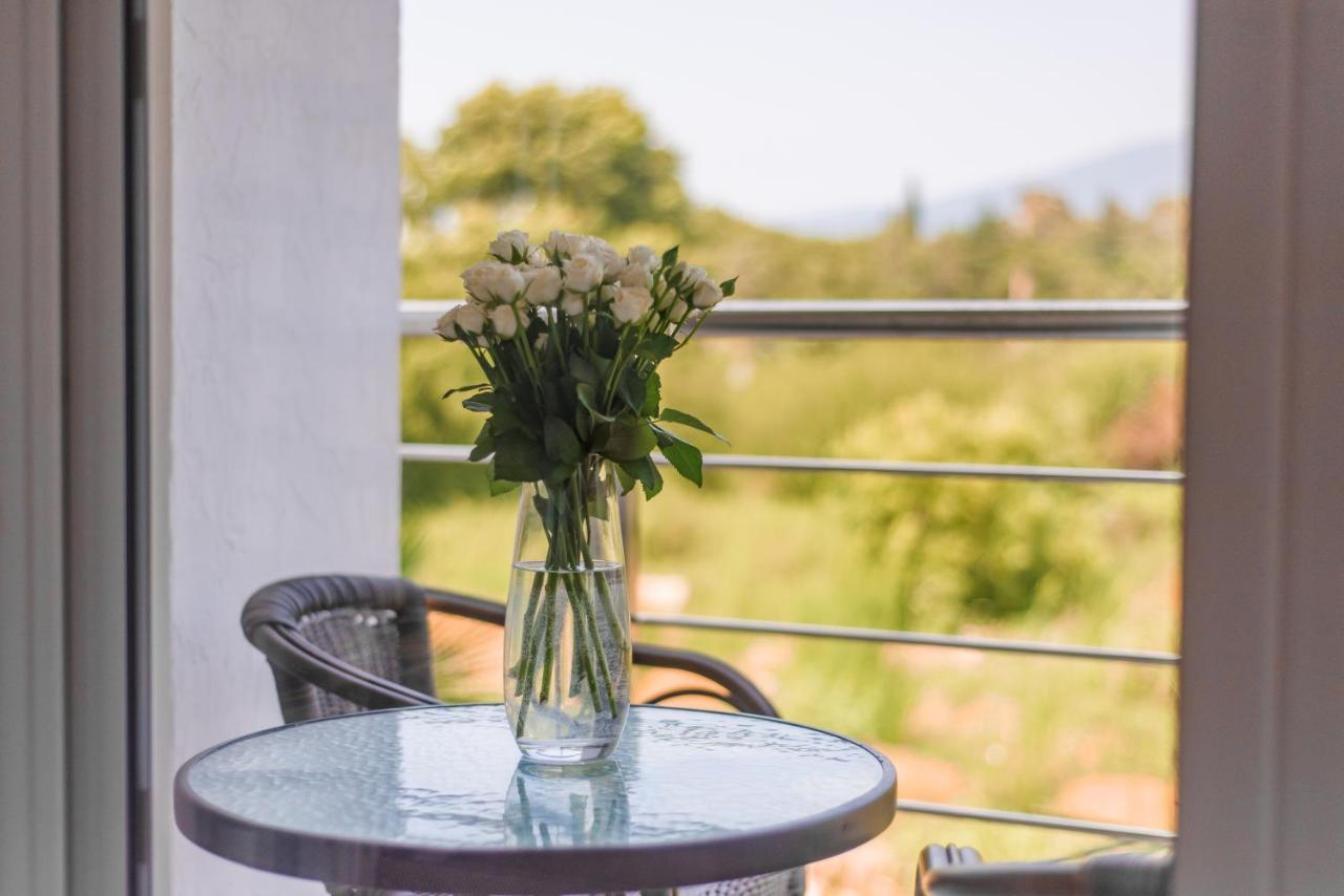 Aquamarine Family Club Hotel Gagra Bagian luar foto