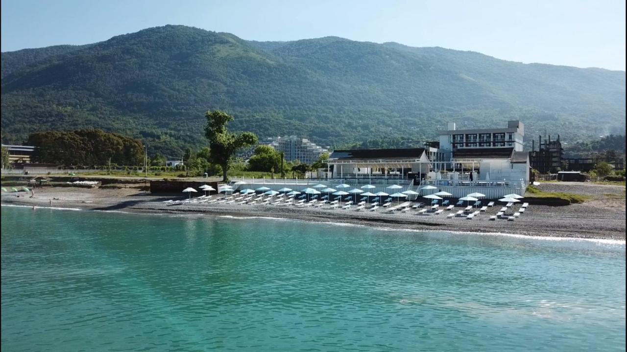 Aquamarine Family Club Hotel Gagra Bagian luar foto