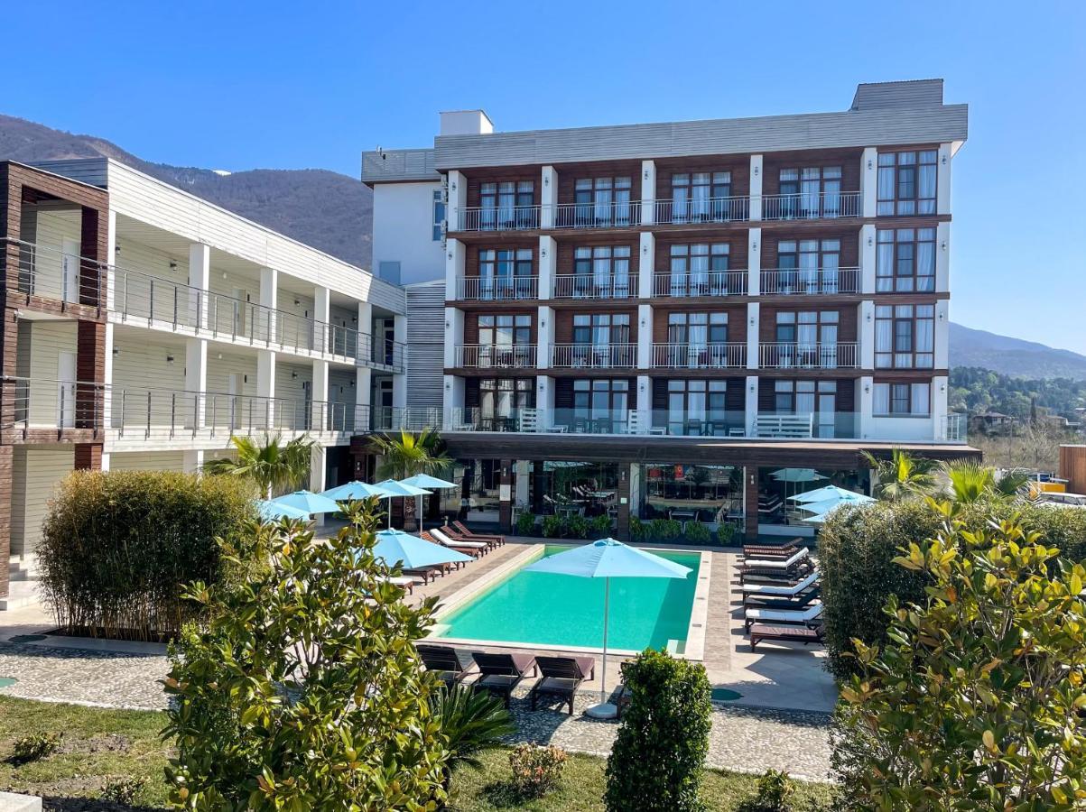 Aquamarine Family Club Hotel Gagra Bagian luar foto