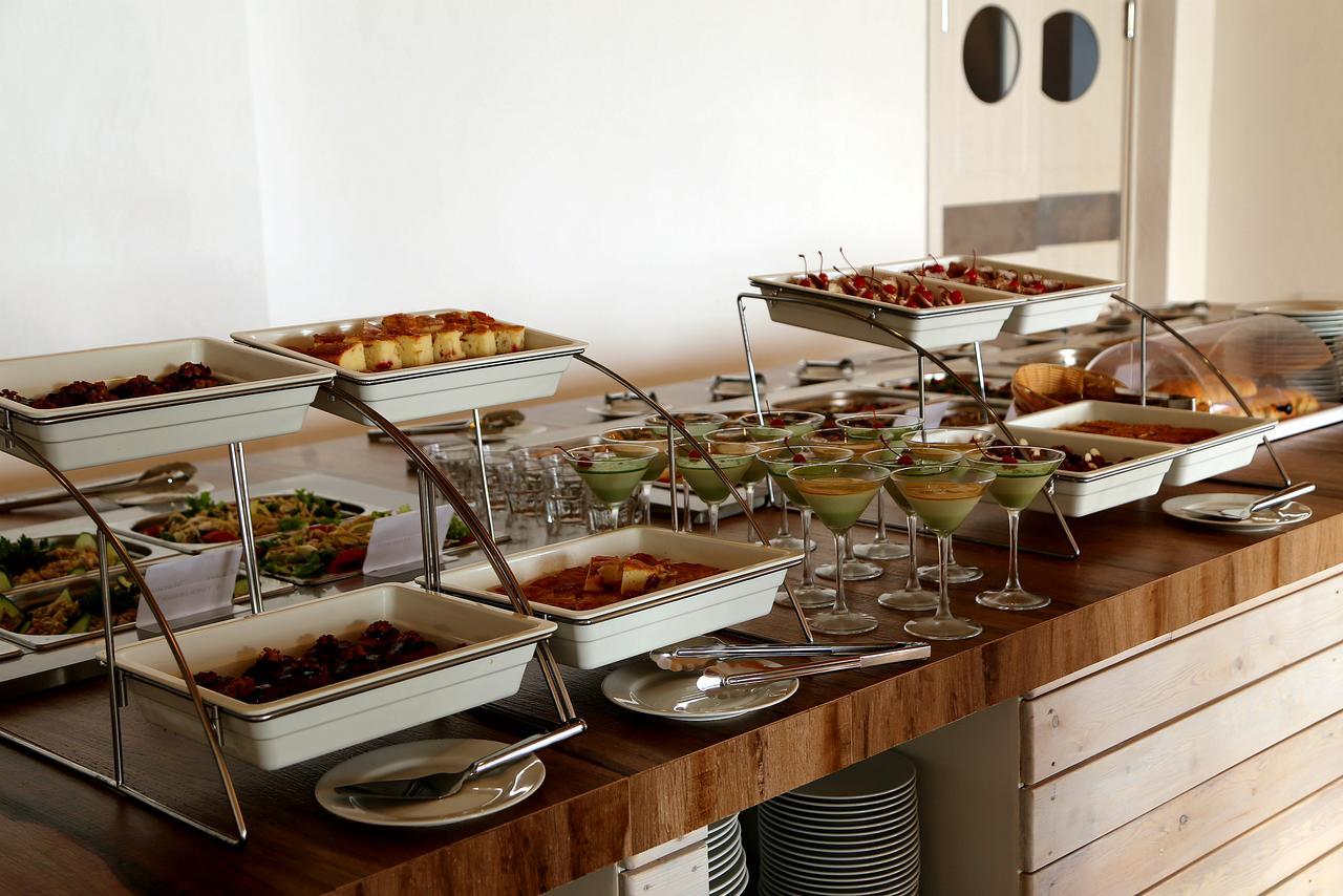 Aquamarine Family Club Hotel Gagra Bagian luar foto